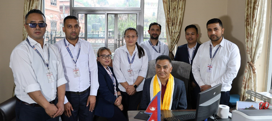 Slider Image: श्री बौद्धनाथ क्षेत्र विकास समितिको नवनियूक्त कार्यकारी निर्देशक श्री मोहन कुमार तामाङ ज्यूको पदवहाली तथा कार्यलयमा स्वागत गरिदै	