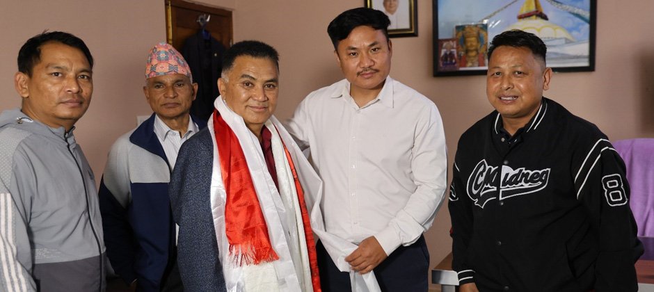 Slider Image: श्री बौद्धनाथ क्षेत्र विकास समितिको नवनियूक्त कार्यकारी निर्देशक श्री मोहन कुमार तामाङ ज्यूको पदवहाली तथा कार्यलयमा स्वागत गरिदै	
